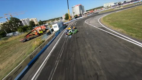 FPV drone chasing two drift cars in competition. 스톡 동영상 169410836