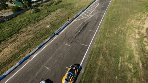 FPV drone chasing two drift cars in competition. Slow motion shot. Vídeos de archivo 169411019