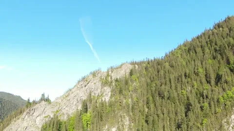 FPV drone dive over forest towards a river 스톡 동영상 275097521