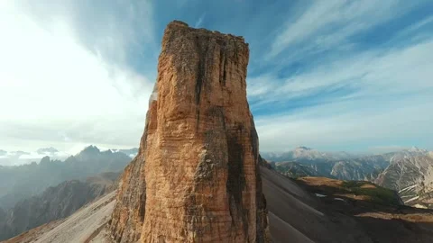 FPV drone diving close to the sharp mountain cliffs. Italy, Dolomites Stock Footage 304009475