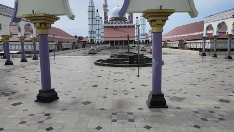 'FPV' Drone Experience on Great Mosque Stock Footage 146690285