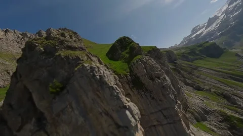 FPV Drone Flight Along Alpine Mountain Cliffs 스톡 동영상 312956832