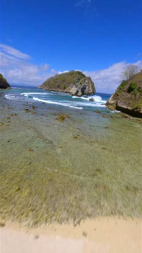 FPV Drone Flight Around Atuh Beach Sea Stacks, Nusa Penida, Bali, Indonesia Video stock 340189396