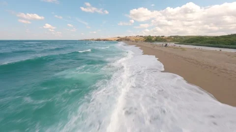 FPV drone flight over breaking waves along Veleka Beach on the Black Sea. Stock Footage 342737591