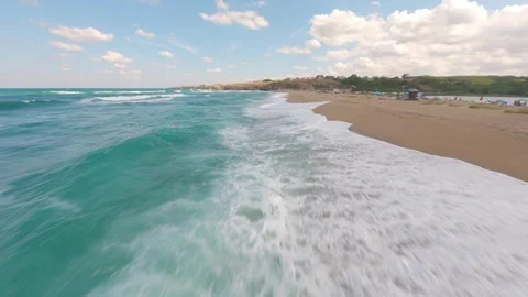 FPV drone flight over breaking waves along Veleka Beach on the Black Sea. Stock Footage 342737741
