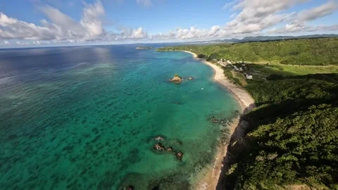 FPV Drone Flight Over Emerald Blue Ocean in Okinawa, Japan on a Sunny Summer Video stock 332294673