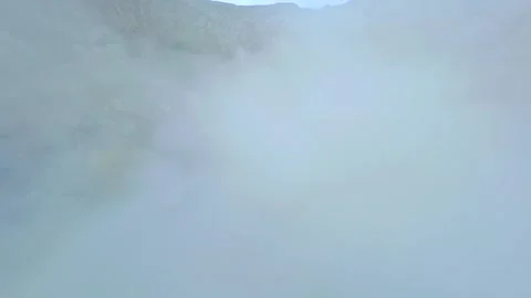 FPV drone flight over Kawah Ijen crater with turquoise lake, East Java Indonesia Vídeos de archivo 337713692