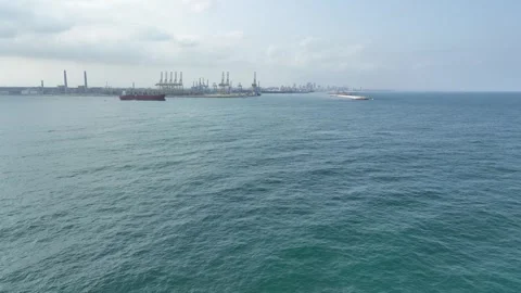 FPV drone flight over the open sea Video stock 294722671