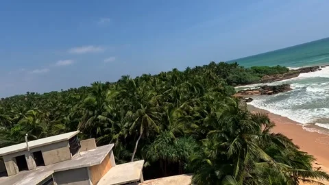 FPV Drone Flight Over Sri Lanka Coastline – Tropical Beach, Ocean, Waves 库存影片 324613190