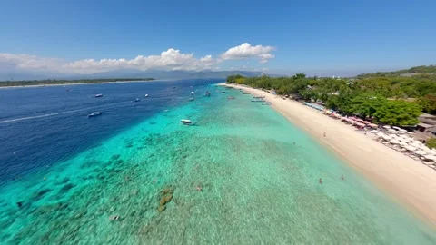 FPV drone flight over tropical beach and turquoise sea, Gili Trawangan Indonesia 스톡 동영상 322550034