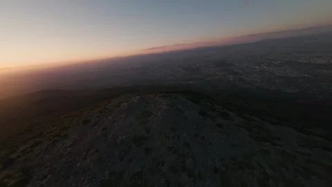 FPV drone flight over Vitosha Mountain at sunset overlooking Sofia, Bulgaria. Stock-Footage 339561827