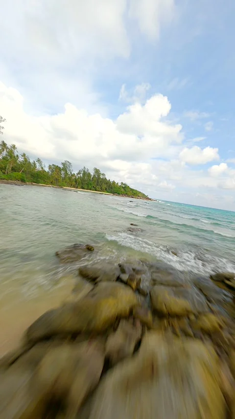 FPV drone flight through tropical resort in Thailand. Stock Footage 281145922