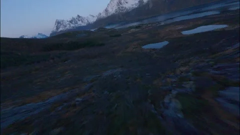 FPV Drone Flying Down Snowy Norway Mountains 스톡 동영상 308729149