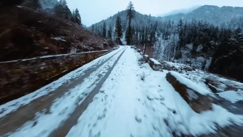 FPV drone flying fast between snowy mountain off piste. Stock-Footage 259390150