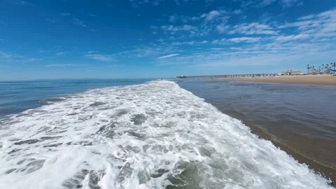 FPV Drone Flying Low over California Coast 스톡 동영상 220619427