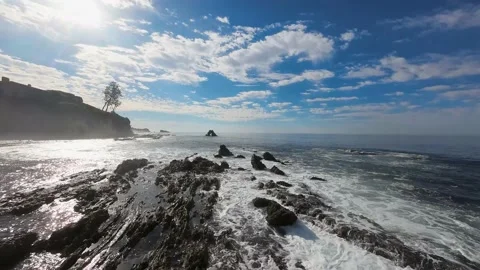FPV Drone Flying Low Over Waves Near Rocky Coast 스톡 동영상 220619724