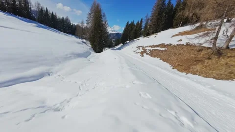 FPV Drone Flying Over Snowy Trail in Dolomites Winter 스톡 동영상 331085560