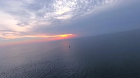 Fpv Drone flying into sunset in the Gulf of Merxico Video stock 164104312