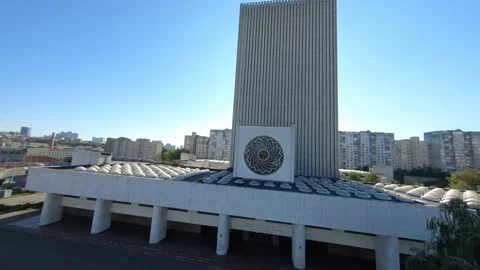 Fpv drone footage. Fly over Vernadsky National Library Of Ukraine. Ukraine, Kyiv 库存影片 166303147