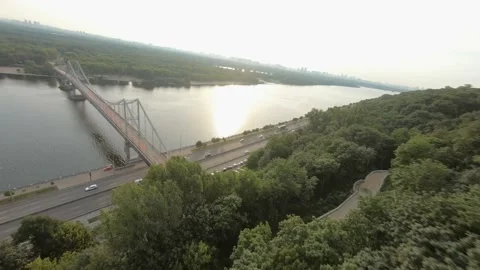 FPV drone footage. Fly over Park Bridge at sunrise. Stock-Footage 166303822