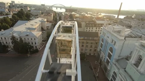 FPV drone footage. Fly over Kontraktova Square at Kyiv near ferris wheel Stockbeeldmateriaal 166322614