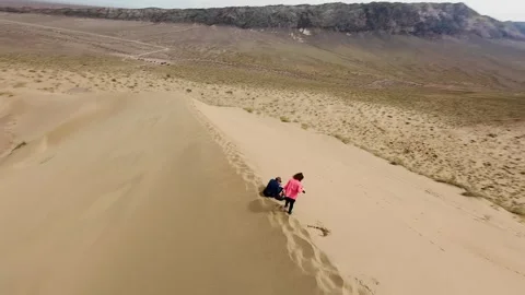 FPV drone low flight dive along desert ridge of Singing Dunes in Altyn Emel Park Stock-Footage 333125406