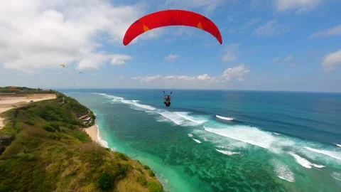 FPV drone shot of paragliding above cliffs of Pandawa Beach in Bali, Indonesia 動画素材 340169868