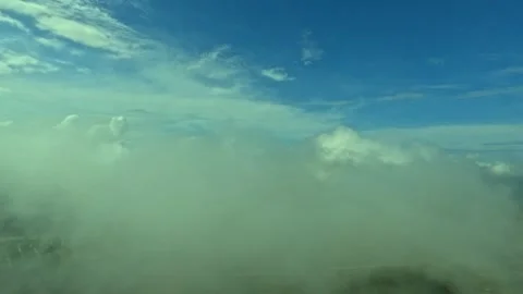 FPV DRONE THROUGH THE CLOUDS 库存影片 261264887