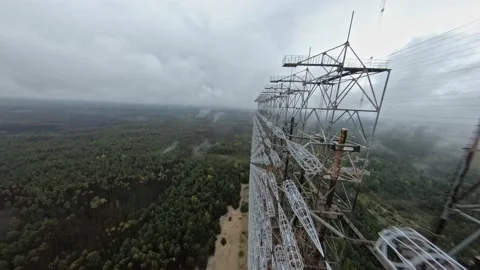 FPV drone view of over horizon duga radar system in the rain. The Chernobyl Vídeos de archivo 155377508