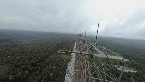 FPV drone view of over horizon duga radar system in the rain. The Chernobyl Vídeos de archivo 155377804
