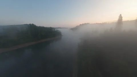 FPV flight over a German lake (Genkeltalsperre) with fog 動画素材 314738467