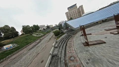 FPV flight over Independence Square in Kiev. Ukraine August, 3, 2022 Stock-Footage 168406589