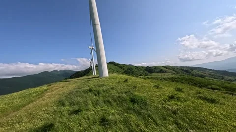 FPV flight over wind turbines in Italian Apennines Видео 333188029