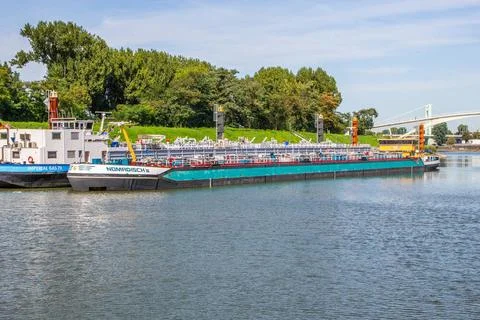 Fracht oder Transportschiffe mit Fluessiggas auf dem Rhein in Koeln Nordrh... Stock Photos