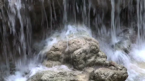 Fragment of Kuang Si waterfall Видео 59305189