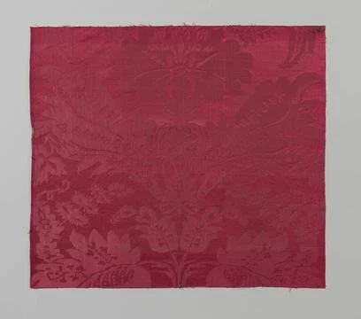 Fragment of red silk damask with pattern of vase-shaped stylized flower su... Foto stock