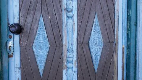 A fragment of a solid wood door. 스톡 사진