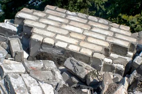 Fragments of a wall of a gray brick at utilization of a brick building Foto stock