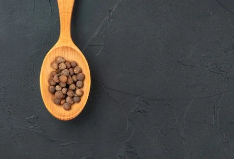 Fragrant pepper peas in a spoon Stock-Fotos