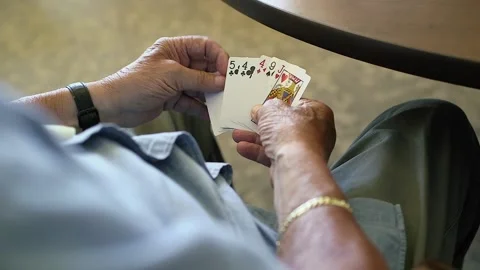 Frail Hands Playing Cards Poker Senior Citizen Elderly Vídeo Stock 140482811
