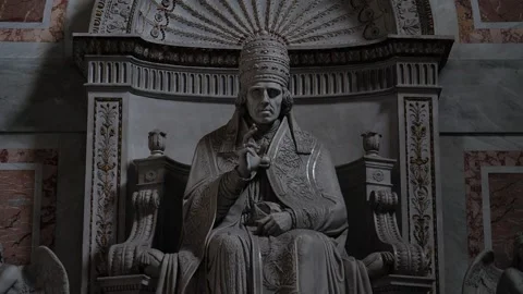 Fraitening statue inside Vatican Stock Footage 302559114