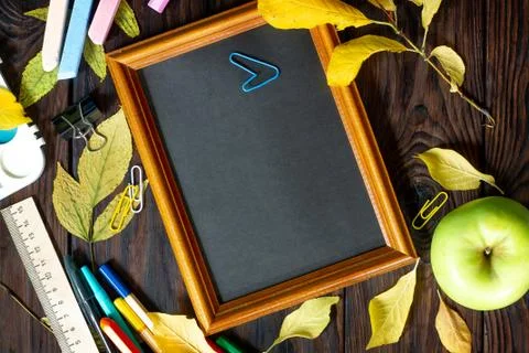 Frame Background Back to school. Table with autumn leaves, note pad, apple. Foto stock