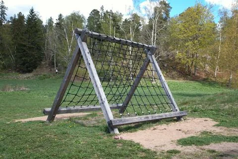 A-Frame Cargo Net Climbing Structure in Natural Park Fotos de archivo