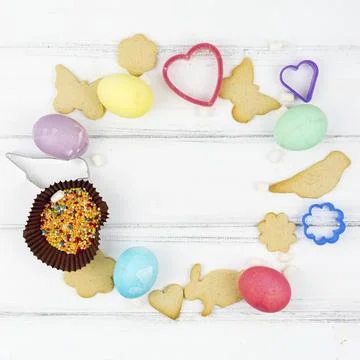 Frame from easter eggs with animal shaped cookies Foto stock