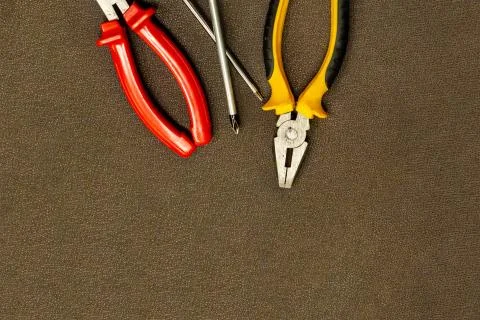 Frame engineering border tools pair crossed screwdriver pair nippers backgrou Foto stock