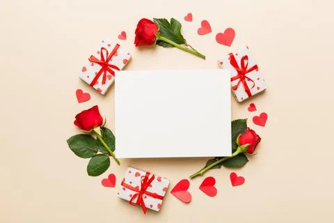 Frame made of rose, git box, heart and blank greeting card mockup on Colored  Stockfoto's