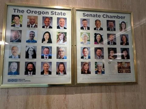 Framed display identifying Oregon State Senate members 库存照片