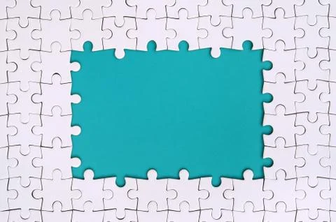 Framing in the form of a rectangle, made of a white jigsaw puzzle around the  Foto stock