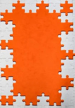 Framing in the form of a rectangle, made of a white jigsaw puzzle. Frame text Foto stock