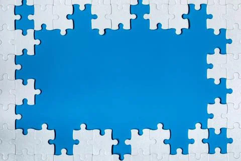 Framing in the form of a rectangle, made of a white jigsaw puzzle. Frame text 写真素材